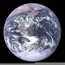 599px-The_Earth_seen_from_Apollo_17